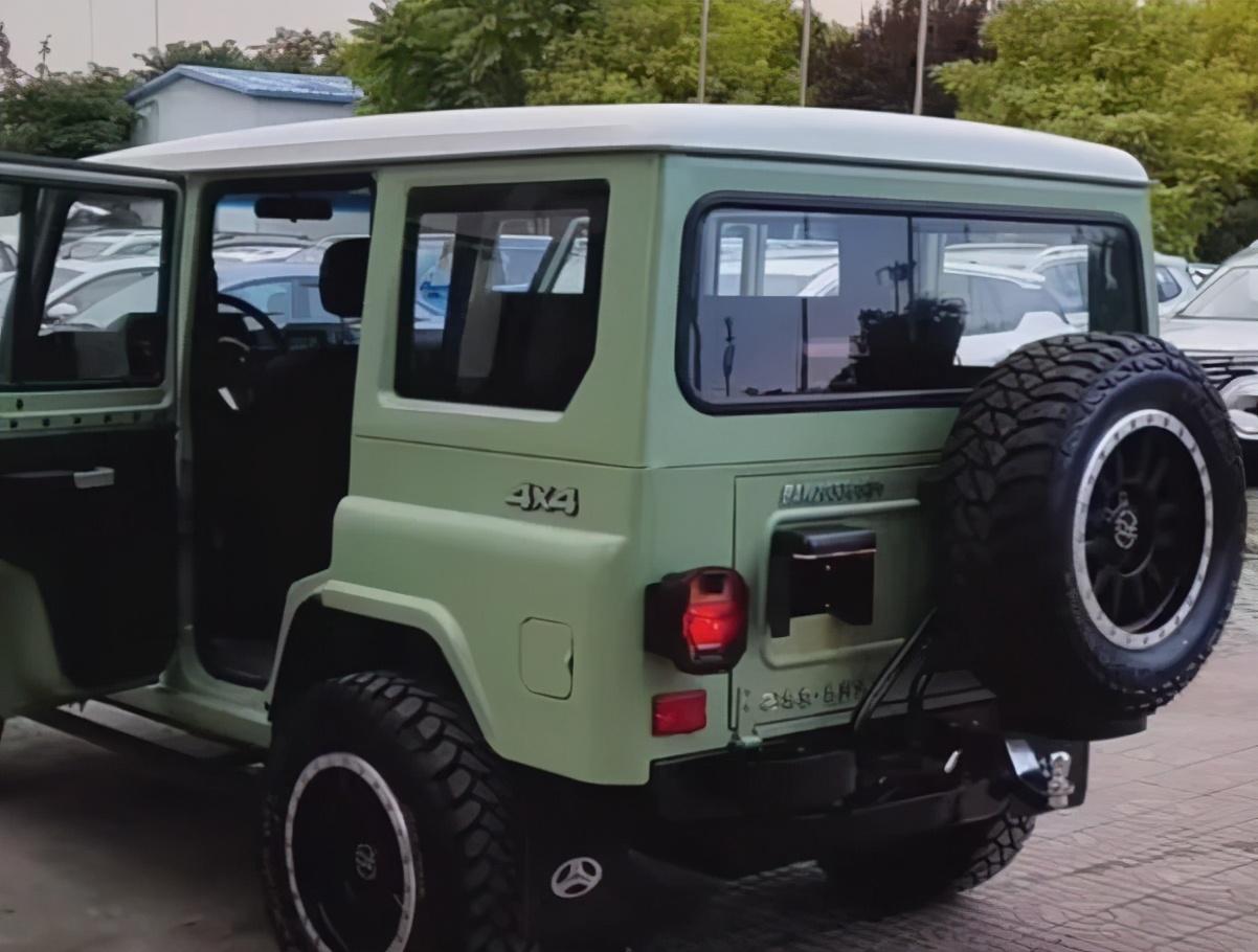 2021款"bj212"上市,红眼大灯 独立悬架,内饰总算逆袭了!