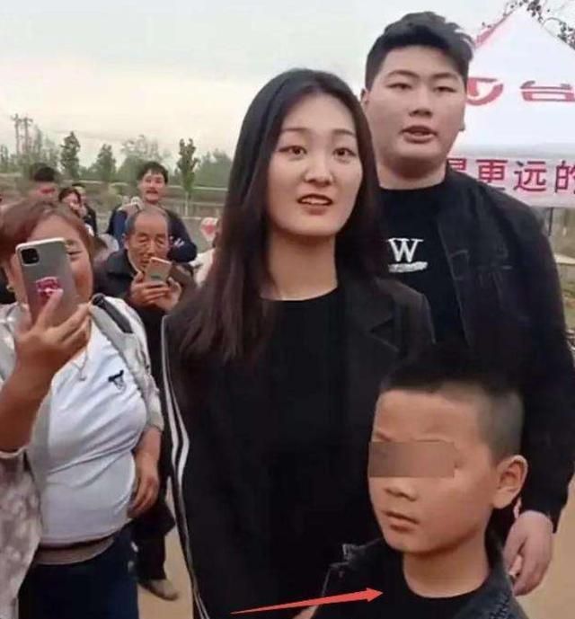 大衣哥儿媳新婚7天成网红涨粉被拍曝光高今又传和丈夫不合