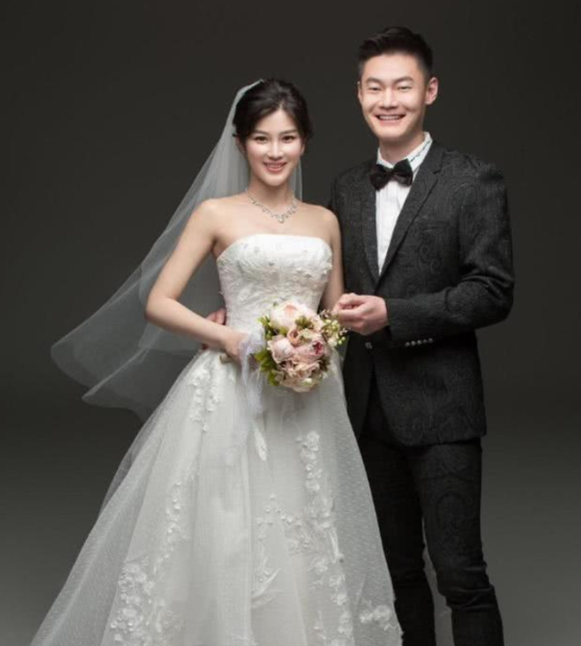 张漠寒控诉张培萌家暴出轨抢孩子张培萌急删结婚照不敢正面回应