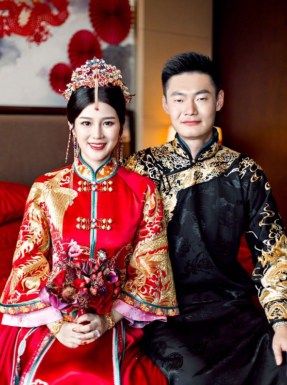 张漠寒控诉张培萌家暴出轨抢孩子张培萌急删结婚照不敢正面回应