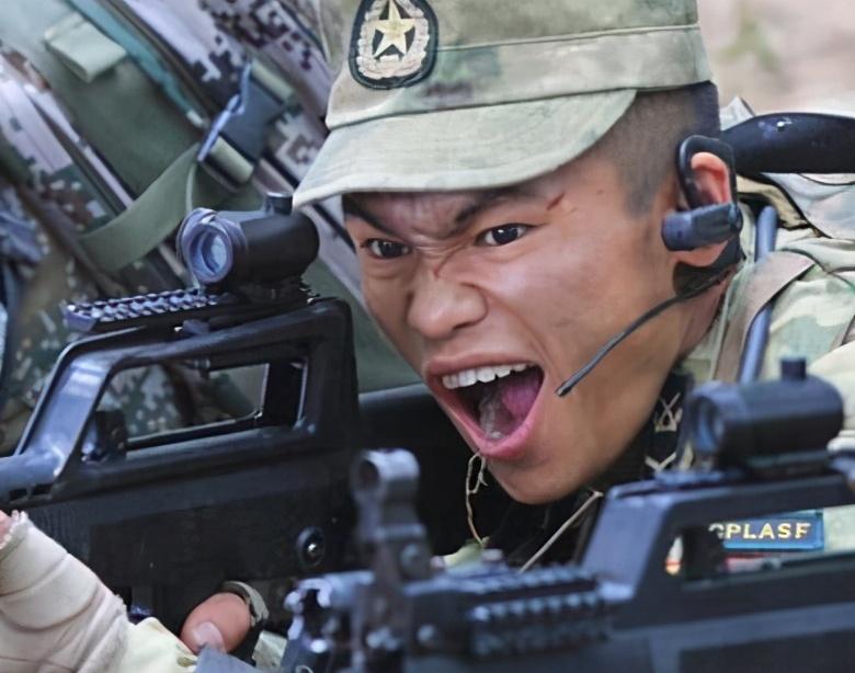 《战狼》庄小龙:吴京部队的班长,曾代表中国参加特种兵猎人集训