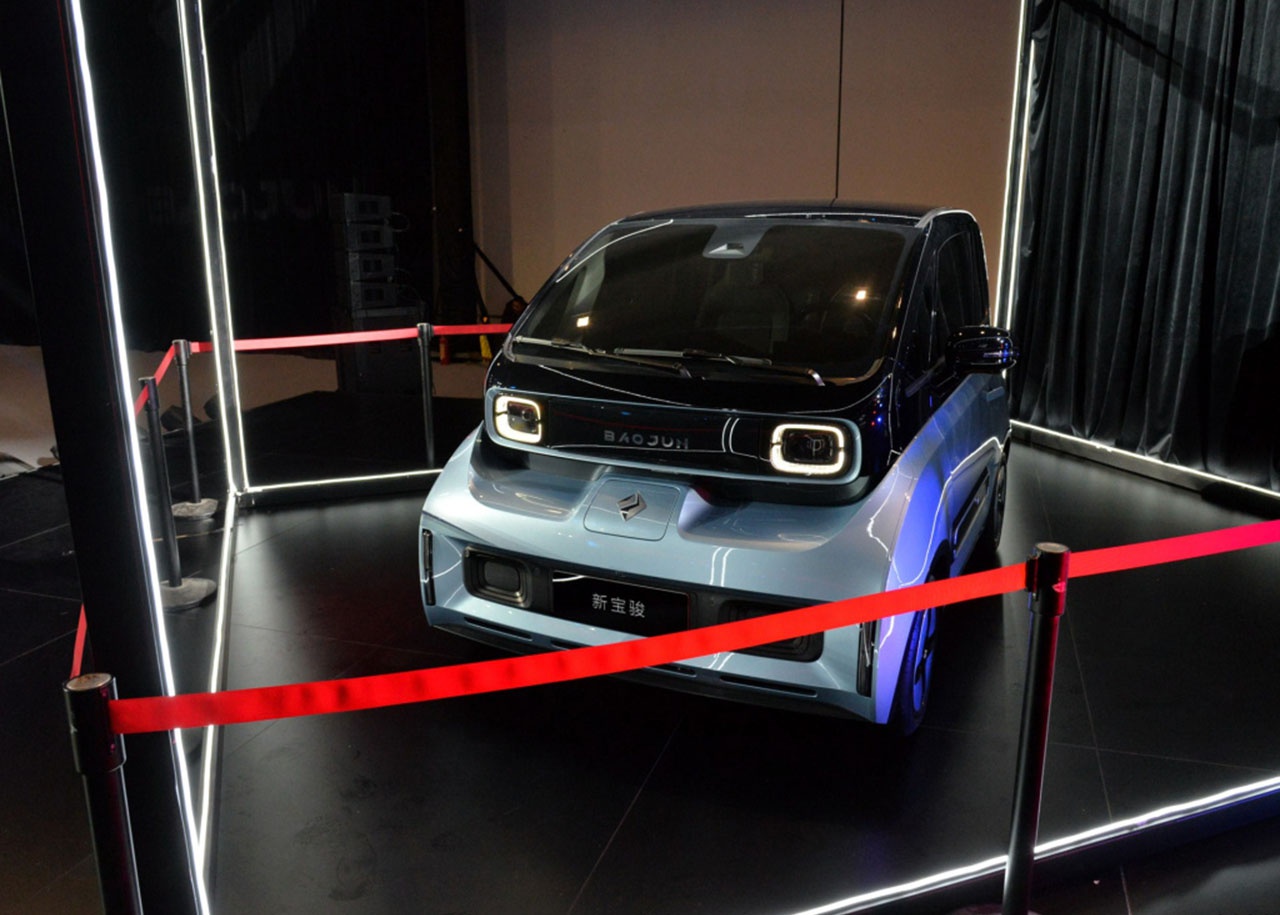 改进五菱的审美续航305km648万起的新宝骏e300