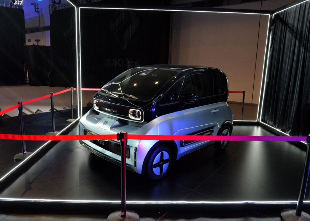 改进五菱的审美续航305km648万起的新宝骏e300