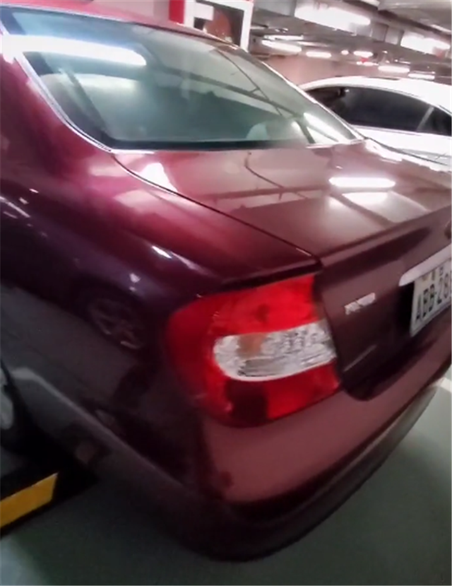 见过17年前的牌照吗?车牌颜色"白底黑字",当初只发放了一年