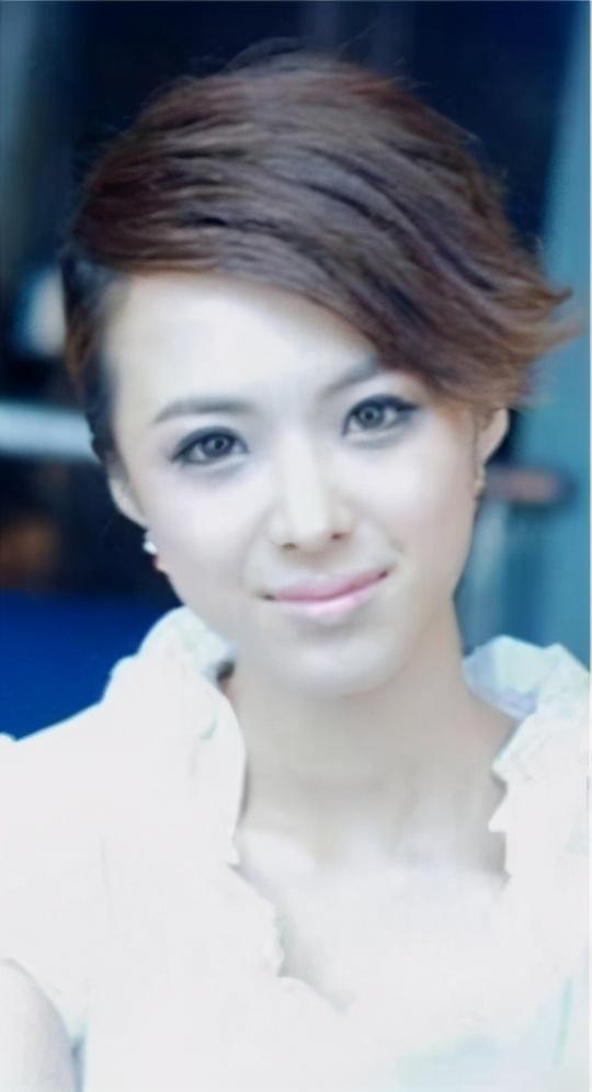 央视美女主持王萌萌丈夫患病不离不弃结婚多年依旧恩爱让人羡慕