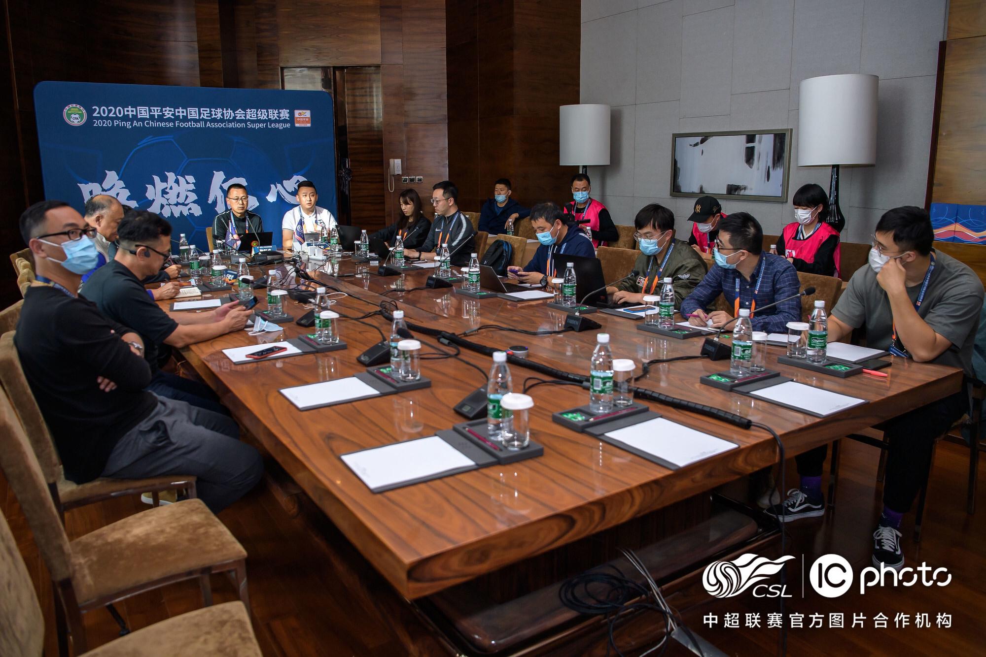 VAR争议判罚再掀波澜西甲裁判标准成舆论焦点