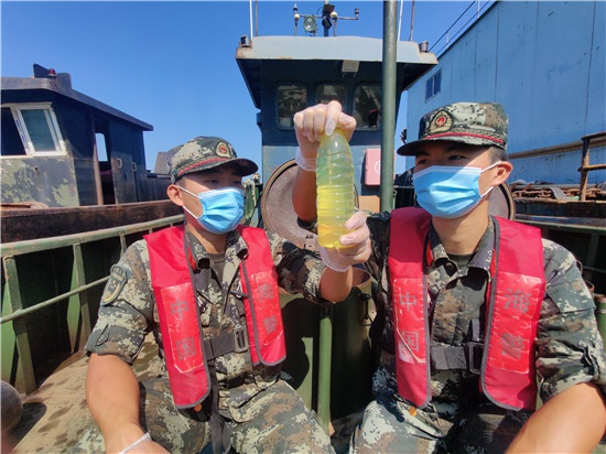 福建宁德海警4天连续查获5起涉嫌走私成品油案