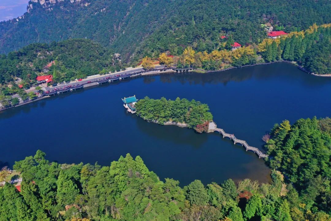 悠然庐山秋景如画 瞰绝美山湖"调色盘"