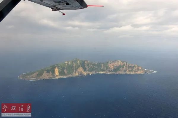 ▲资料图：从中国海监B-3837飞机上拍摄的钓鱼岛及其附属岛屿画面。（新华社）