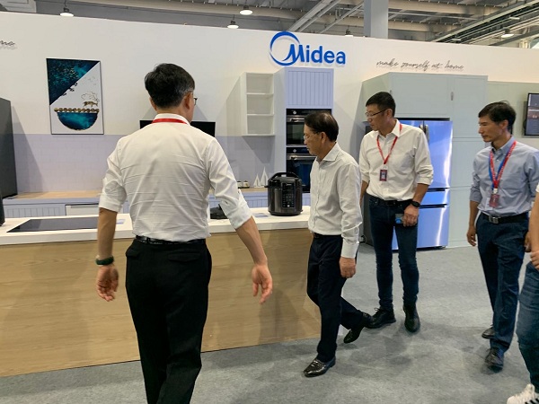 家电出口逆势增长 何享健出面为美的全球创新体系打气