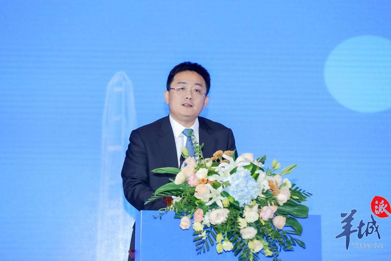 新兴县委书记王巍在推介会上致辞