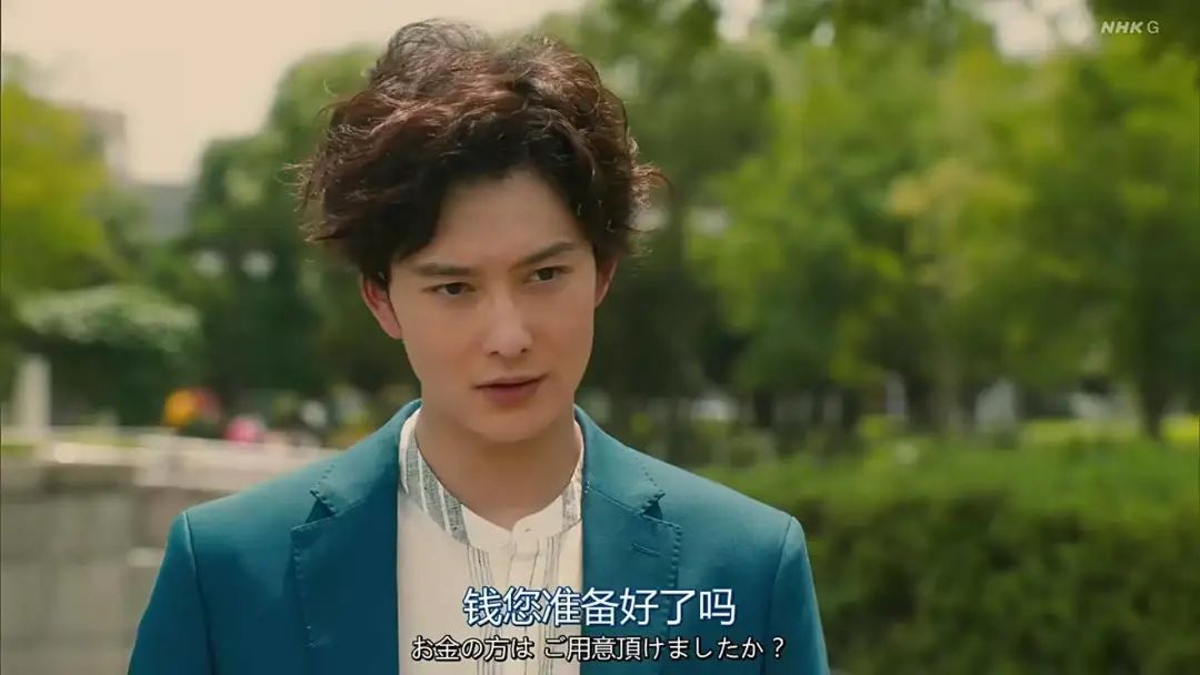 不得不说,冈田将生现在真是长得越来越像黄晓明了.