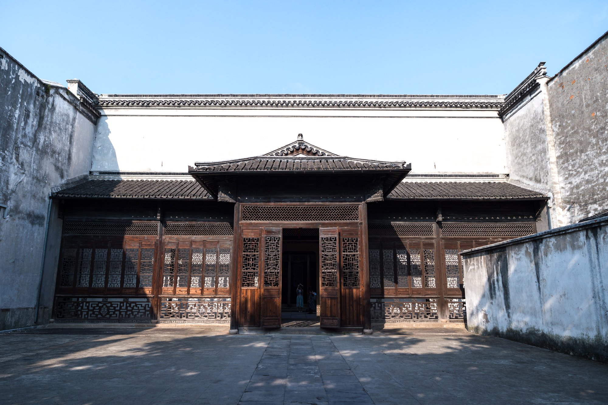 南浔古镇里富家老宅粉墙黛瓦中藏着西式小洋房尽显奢华