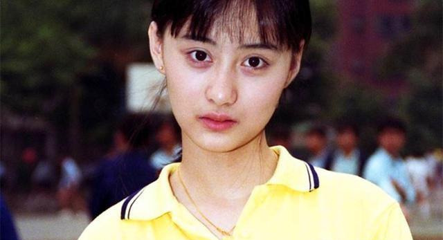 陈德容的近一张照片被曝光,她和前夫,表妹相处得很好