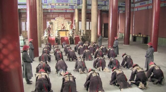 古代大臣从“坐”到“站”再到“跪”，其中的过程是如何演变的？|下跪|大臣|皇帝_新浪新闻