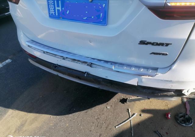 天津大众帕萨特高速追尾国产揽胜两车主下车后都说很庆幸