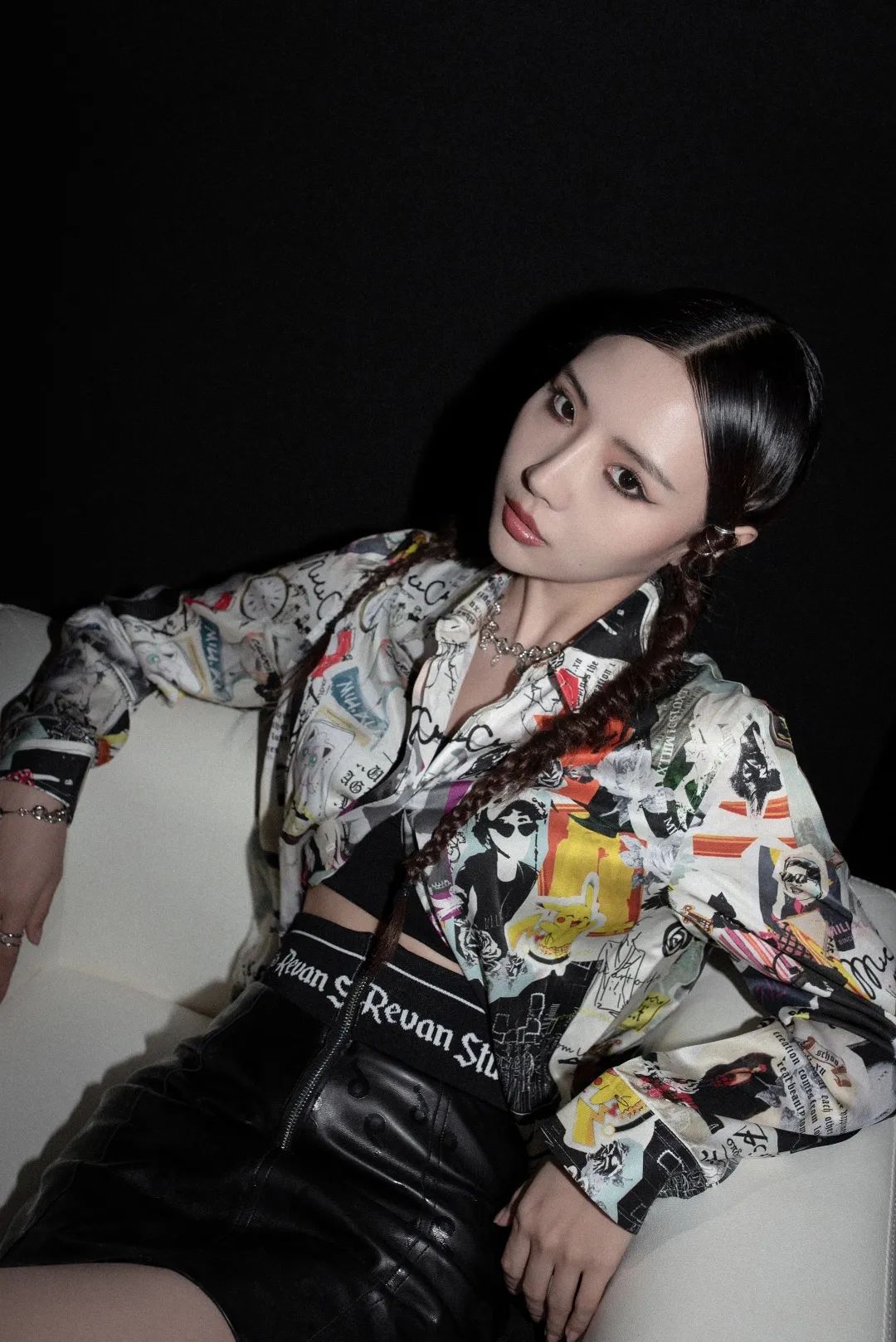 刘美麟受邀出席上海时装周 诠释不同时尚造型