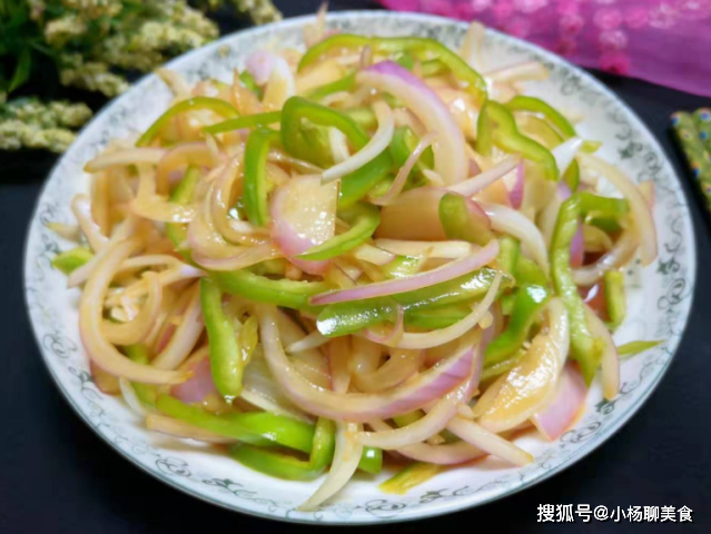 炒洋葱时搭一宝,饿死癌细胞,排出毒素,软化血管|癌细胞|青椒|抗癌