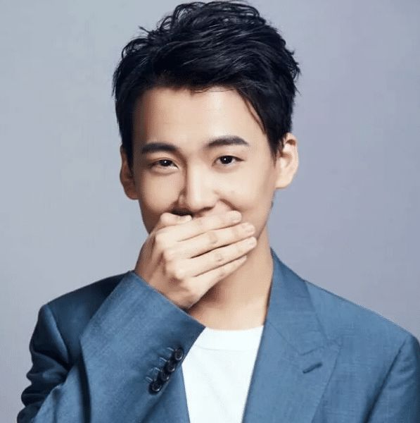 原来他是巍子的儿子,难怪长得帅演技还好,果然是虎父无犬子