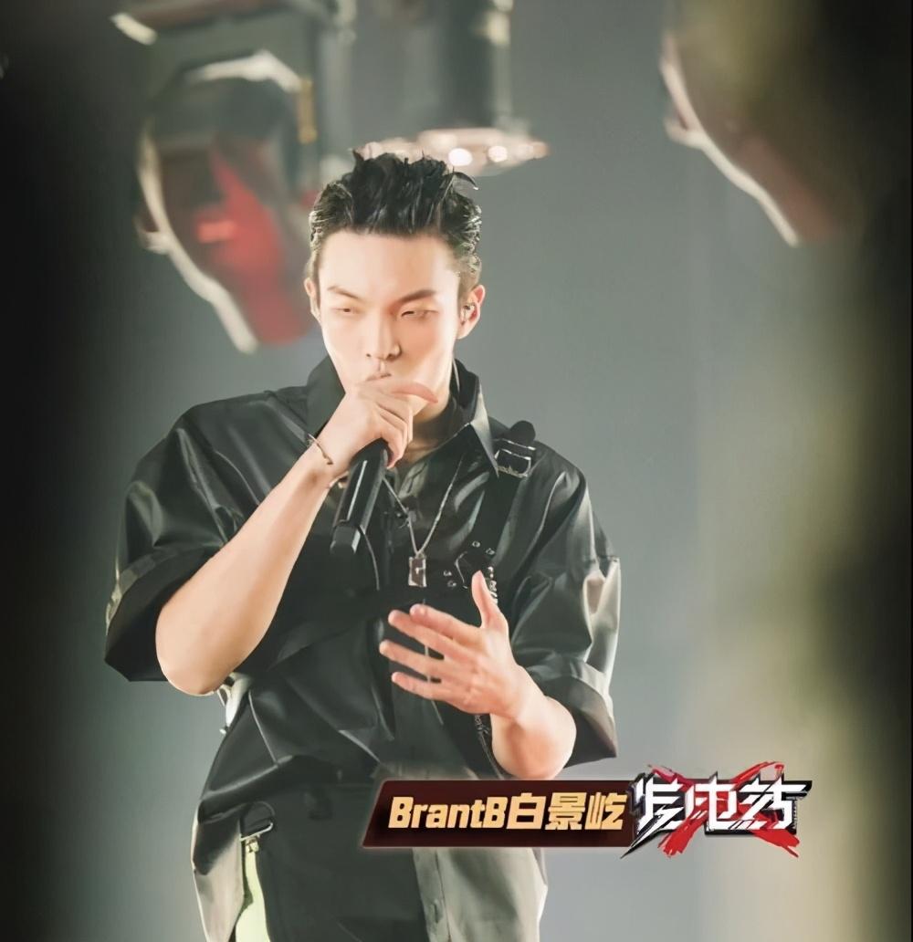《中国新说唱》最尴尬的一场复活,小白凳子还没坐热,又惨遭淘汰