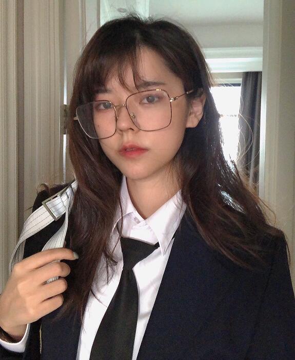 沫子有多不顾形象?晒最新"腿照",却暴露3cm腿毛,太尴尬了