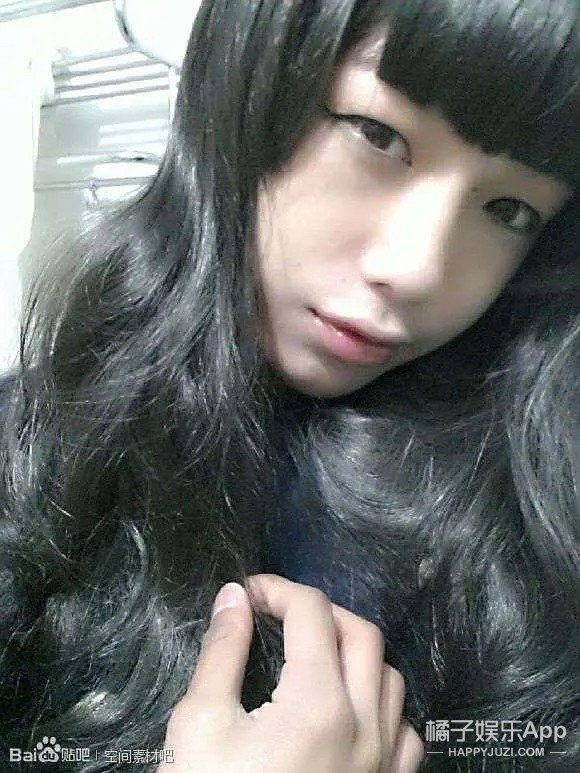 王锵澄清学历造假扮女装,处女作就搭档周冬雨,难道又是资源咖?