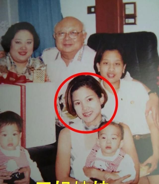 颂莎瓦丽王妃妹妹惊艳曾是港风美人两个学霸儿子毕业亲吻妈妈