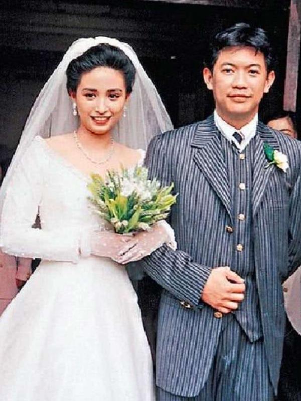 三料港姐吴婉芳嫁入豪门住8层豪宅全玻璃建成很耀眼