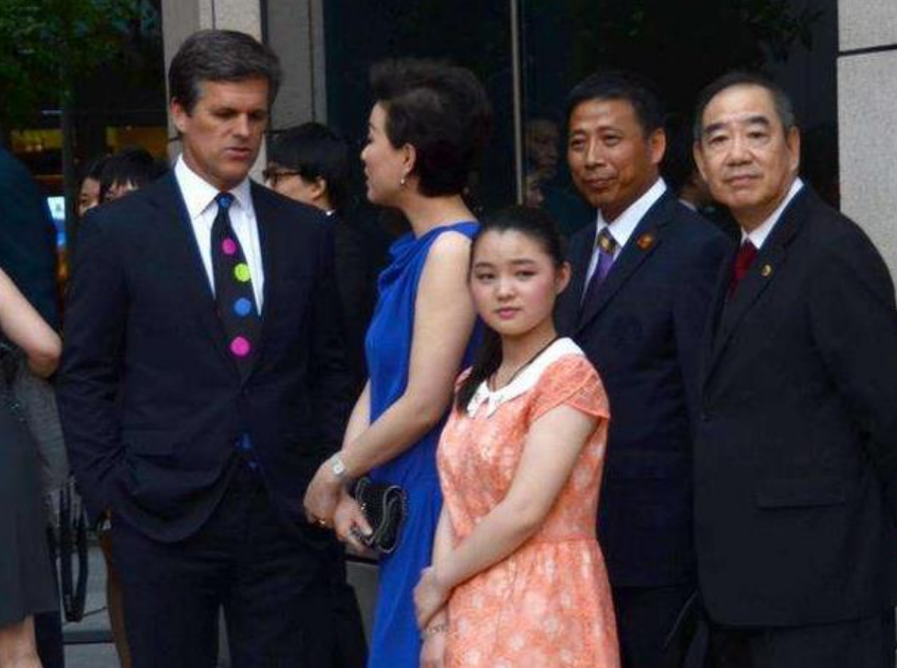 有种"偏心"叫杨澜的子女,上帝吻了儿子的脸,却没给女儿开扇窗