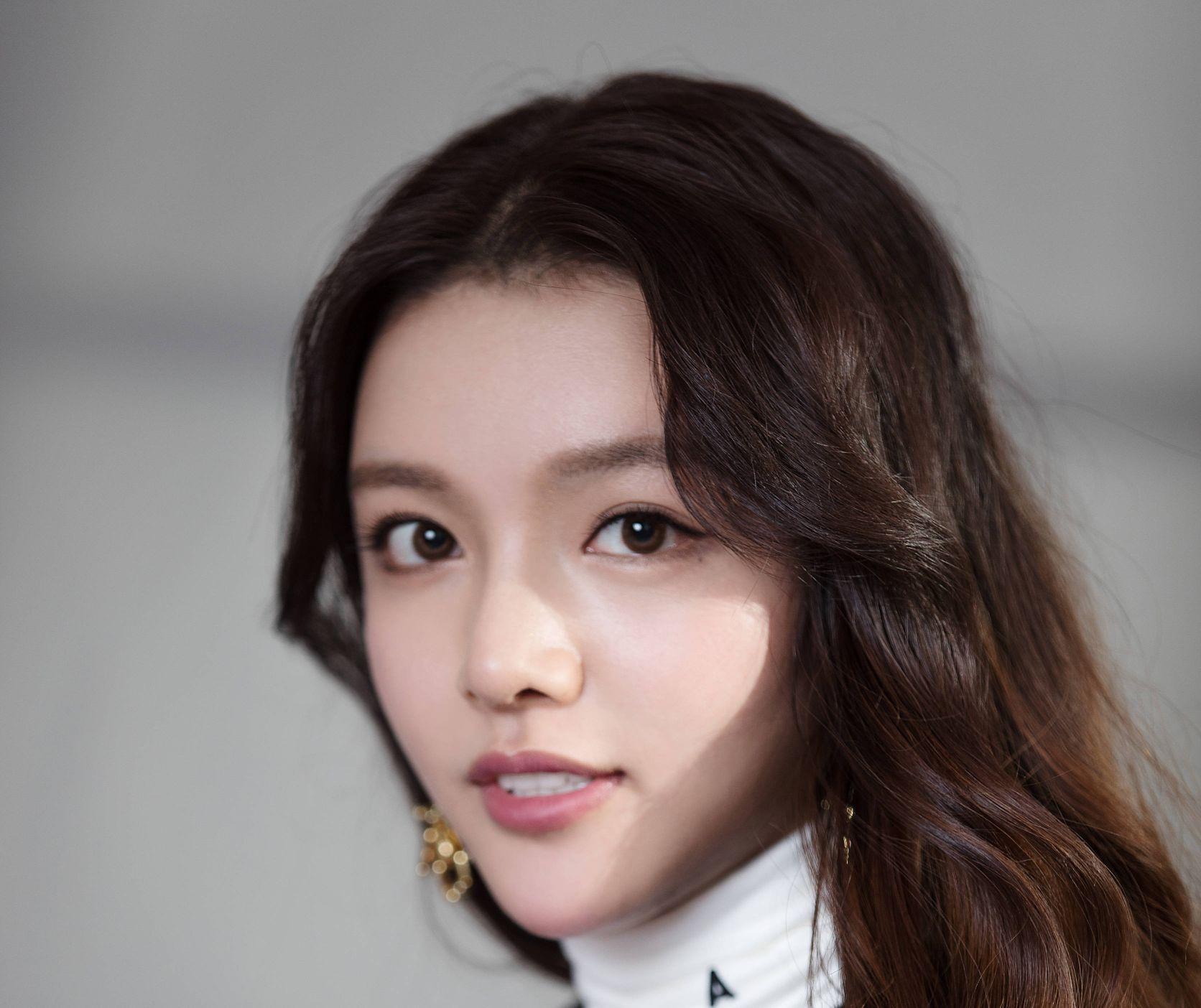 24岁女星被曝插足已婚男,抓奸在床被暴打,原配怀胎5月太凄凉