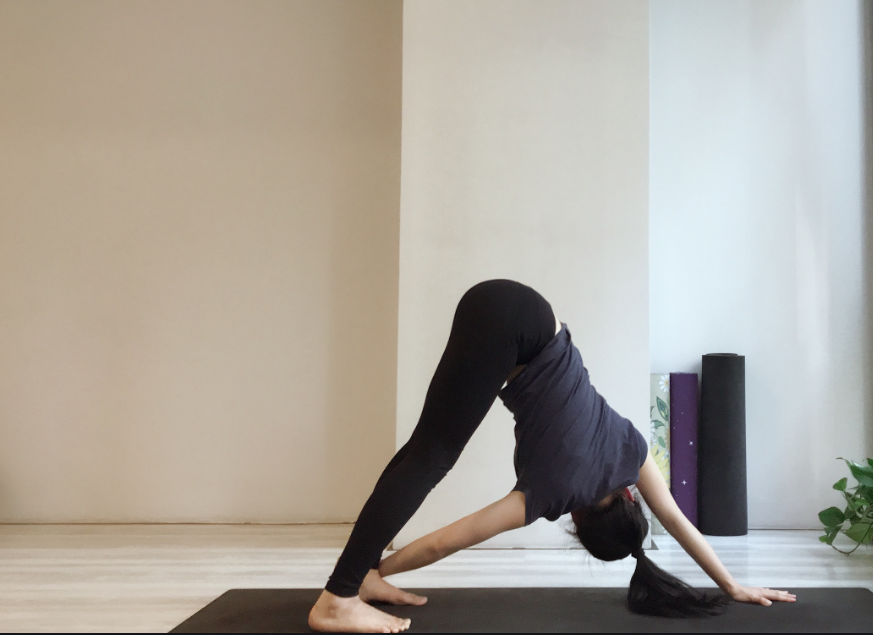 45岁金巧巧秀高难度一字马,身材窈窕体态佳,看不出已步入中年