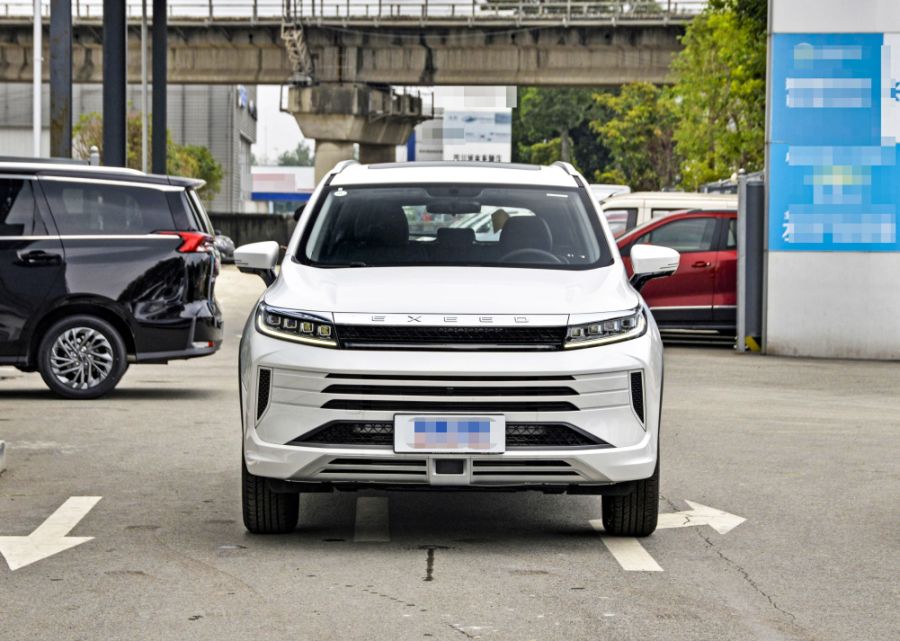 从外观上看,2020款星途lx延续了奇瑞家族的设计语言.