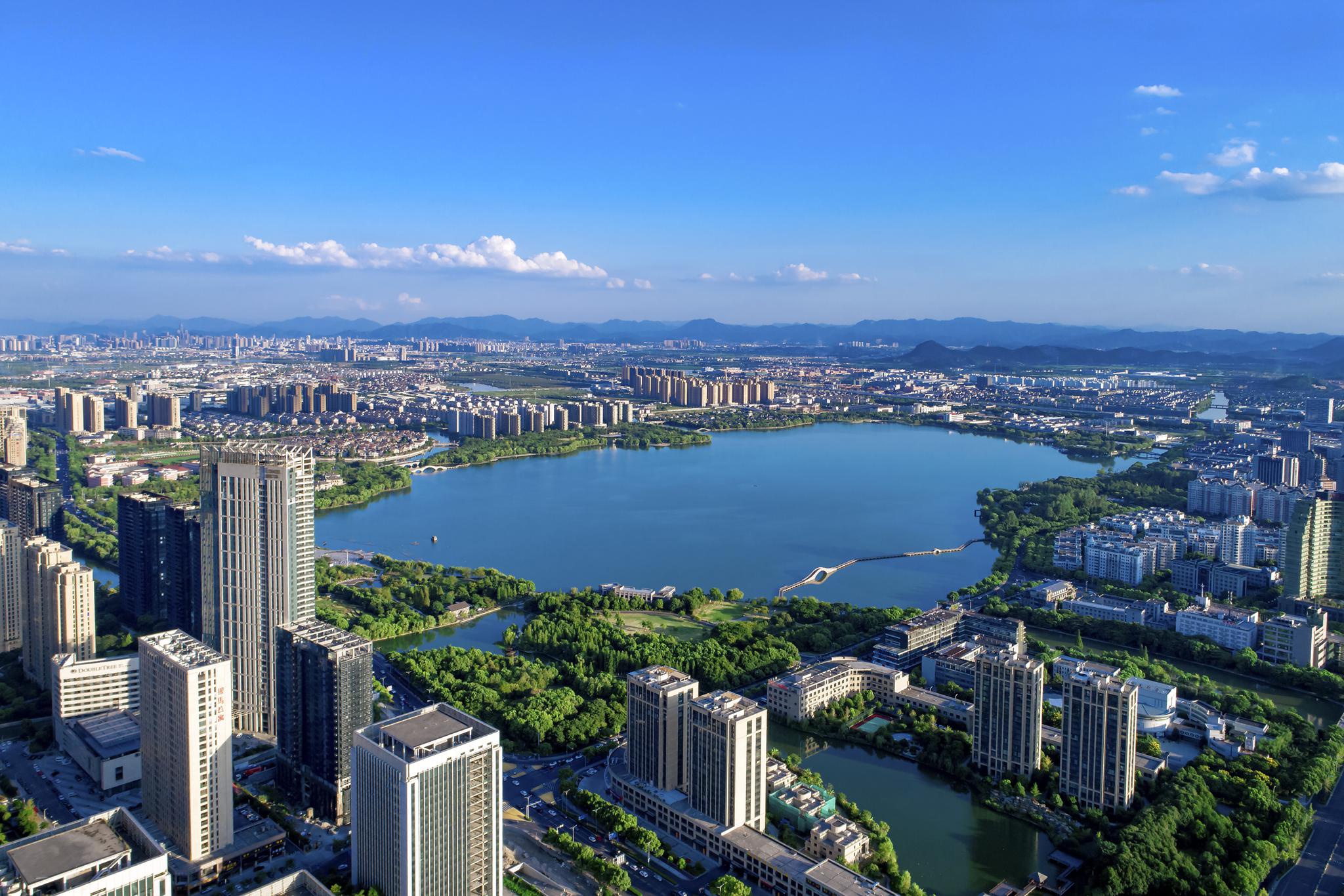 一块布里乾坤大 柯桥做强老产业 拥抱"新蓝海"