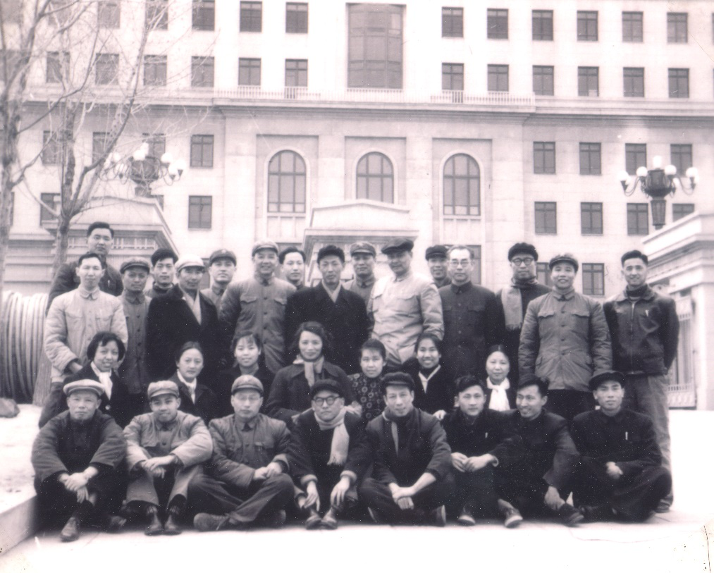 1960年对台湾广播部分同志合影。二排左起第四位为李玲虹。