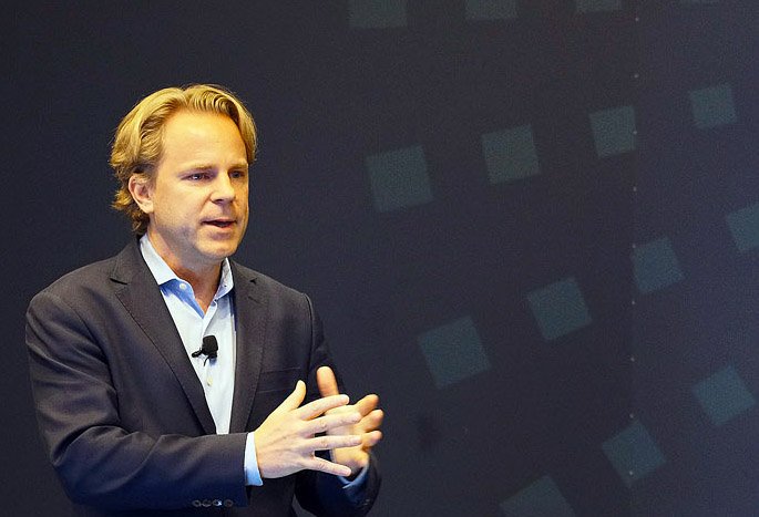 彭博媒体集团CEO史哲庭：经济复苏和抗疫都离不开多方合作