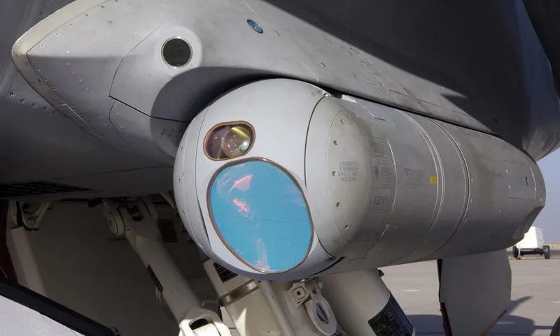 该机还可在对地任务中挂载"达摩克利斯"(damocles)瞄准吊舱,吊舱内置