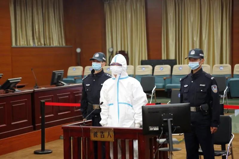 防城港市原纪委副书记,监察局原局长姚佩衡涉黑"保护伞"案在桂林开审