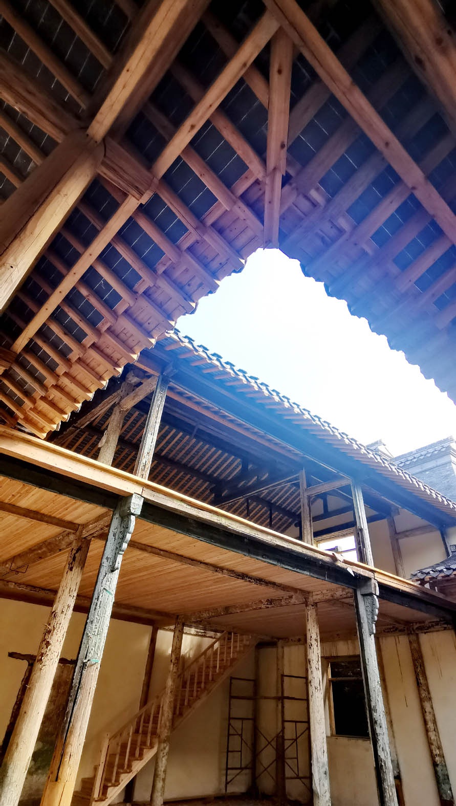 正文  连绵数十米的风火墙   经过半年多的精心修复,位于大武城巷的贾