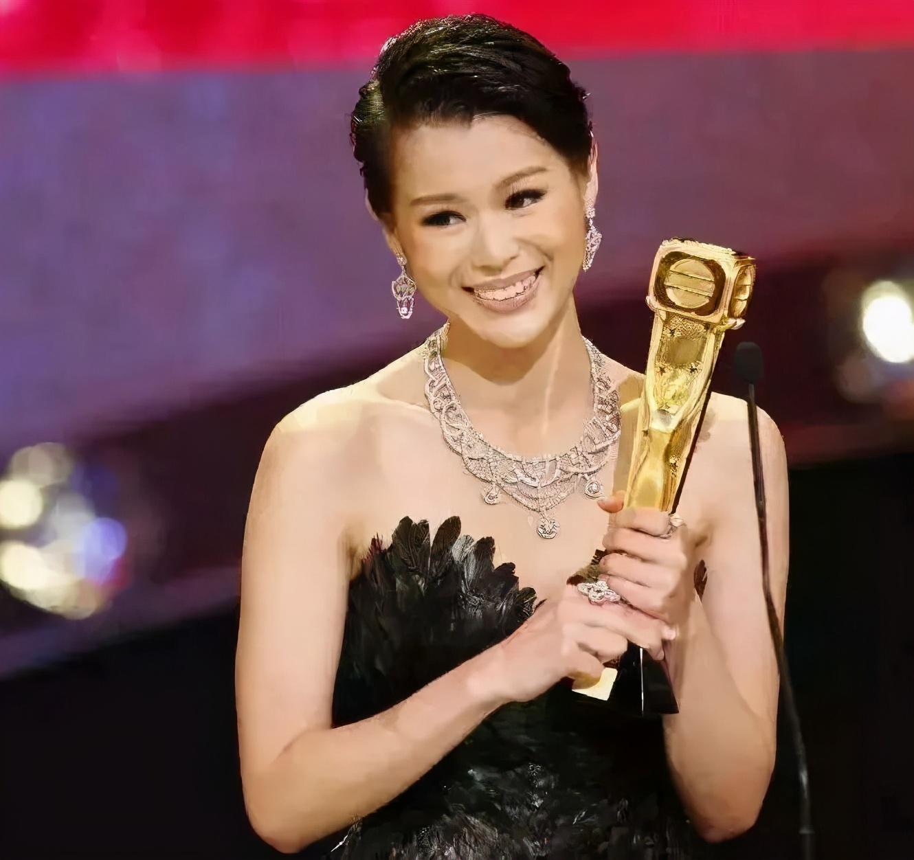 胡杏儿:最丑港姐逆袭,可以丑,可以输,唯独不能认命