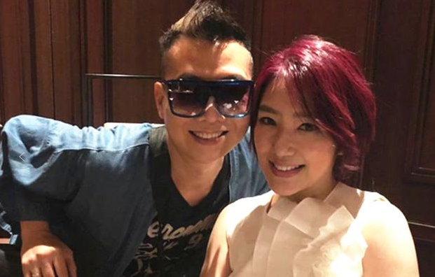 52岁关宝慧甜蜜热恋身材发福也难掩幸福执着嫁人曾不惜整容