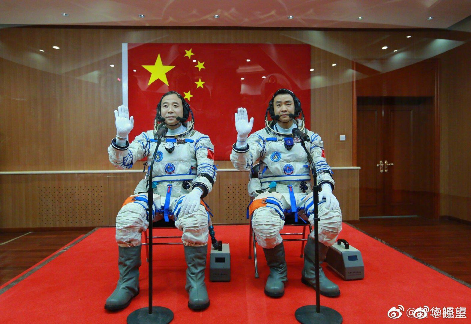 今天，一起回顾4年前神舟十一号成功发射的精彩瞬间|神舟_新浪新闻