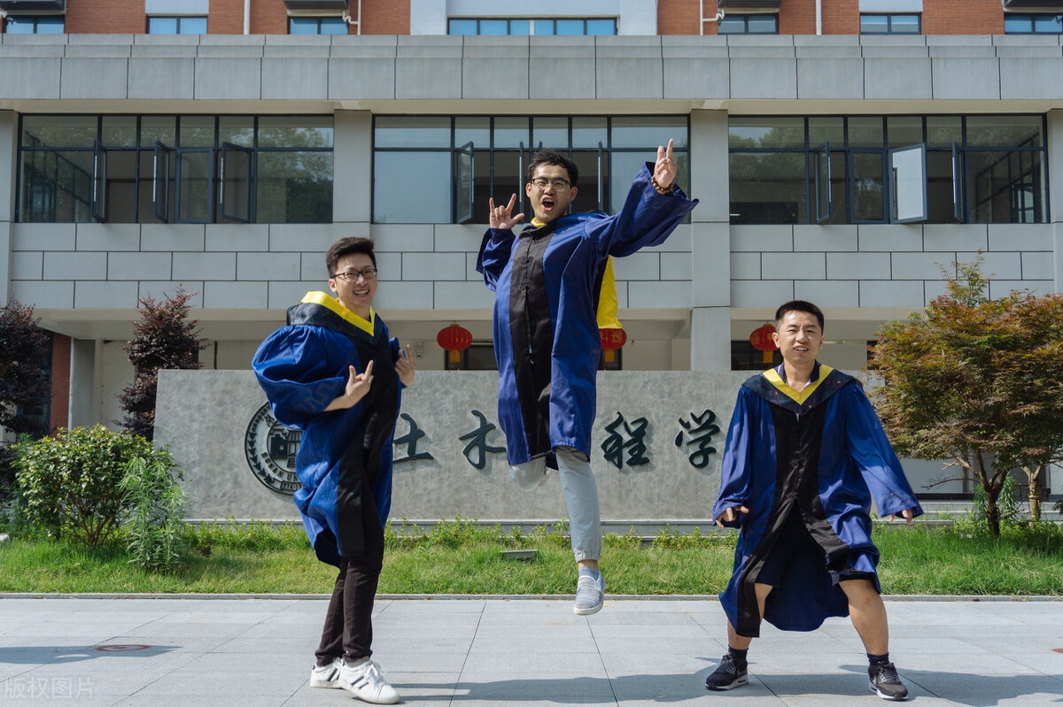 28岁毕业就成985大学教授、博导，没有留学经历！他凭什么？休闲区蓝鸢梦想 - Www.slyday.coM