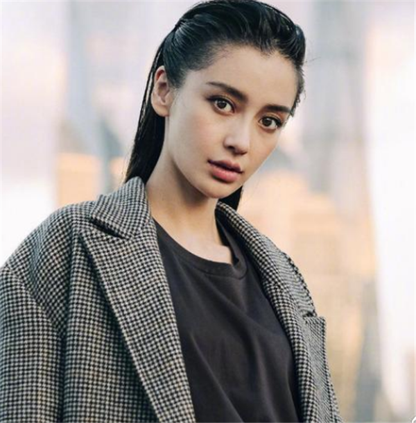 女星遇到油头发型,赵丽颖精致,杨幂女人味,看到鞠婧祎:放弃吧