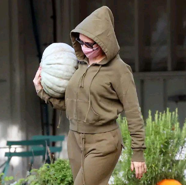 女神变大妈斯嘉丽身材发福网友调侃杜兰特洗澡水还喝吗