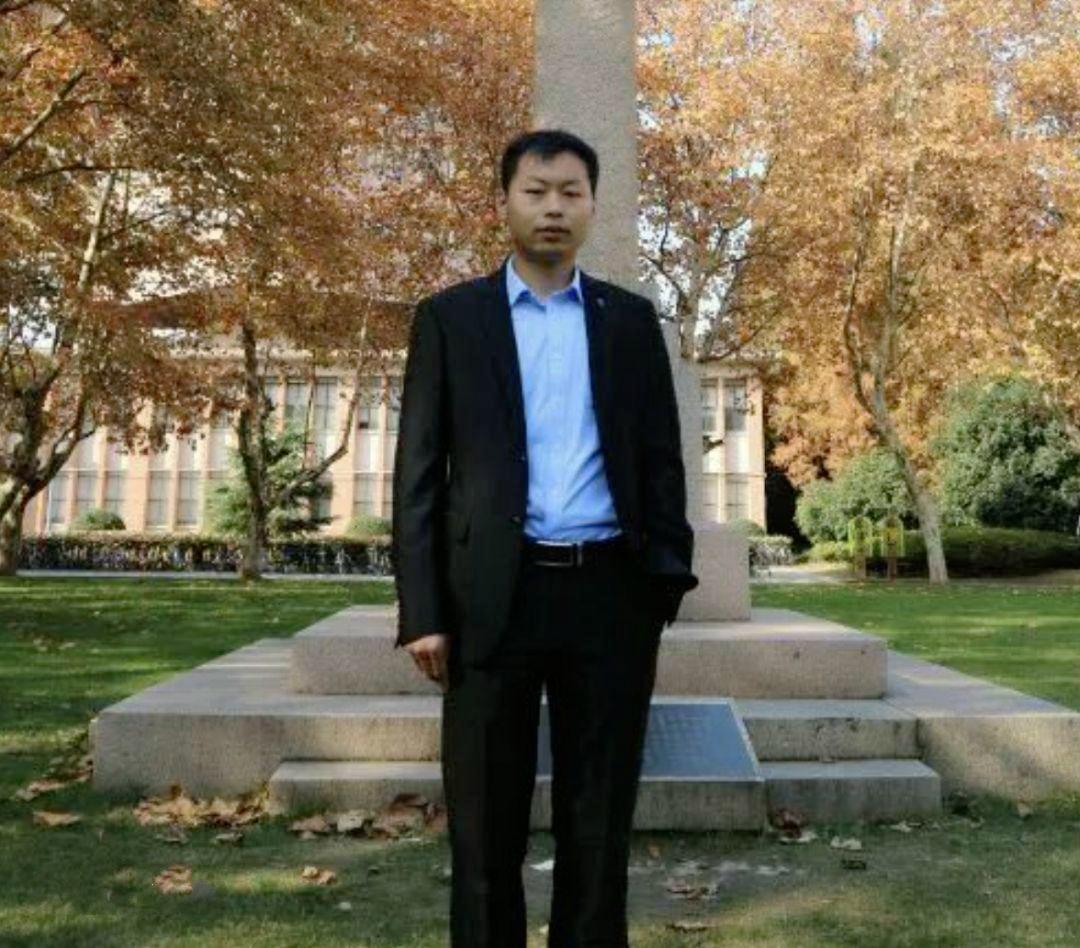 28岁毕业就成985大学教授、博导，没有留学经历！他凭什么？休闲区蓝鸢梦想 - Www.slyday.coM