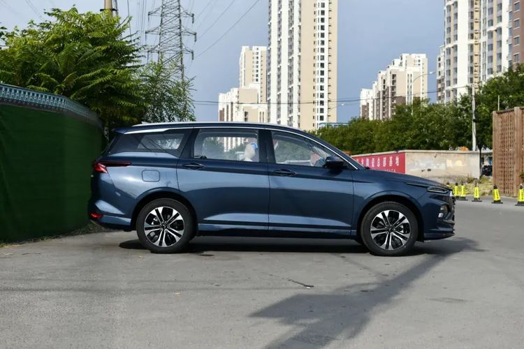 预售订单破1万台五菱银标神车凯捷到店实拍