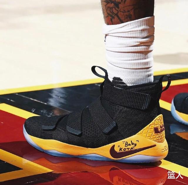 nba球员上脚jr史密斯穿过的球鞋最后一双太经典了