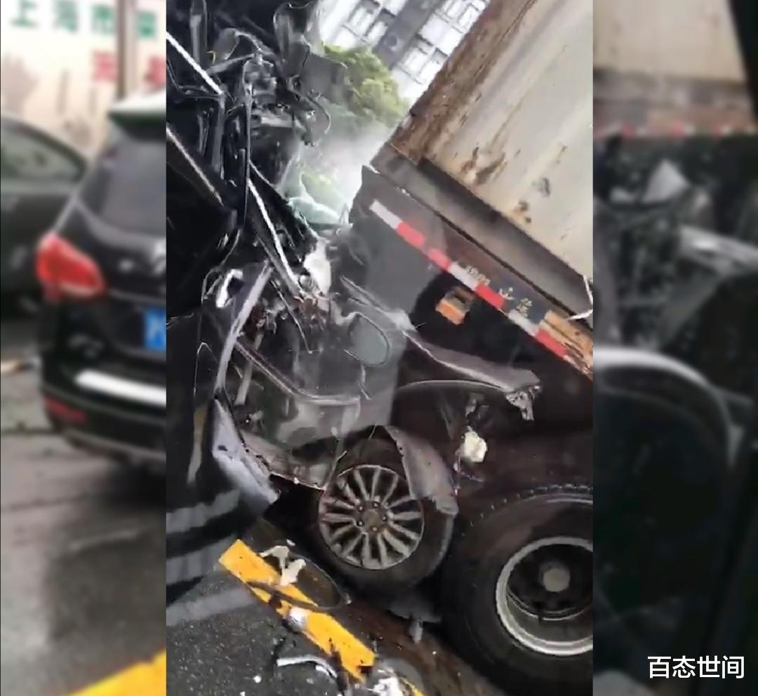 今天去上海的路上又看见车祸，还好人没事 - 哔哩哔哩