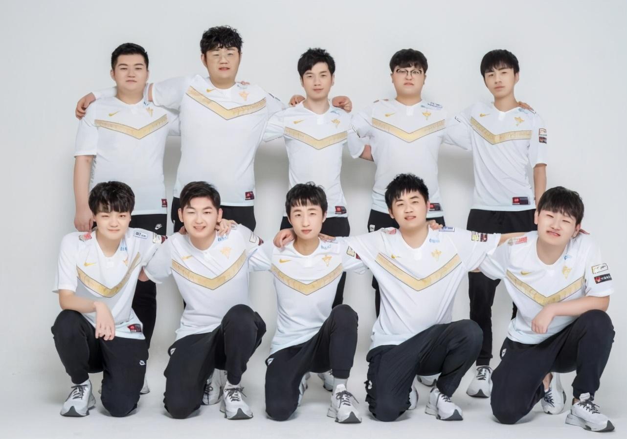 v5战队3个人回归sn,老板何猷君回应,多少钱也要买回来