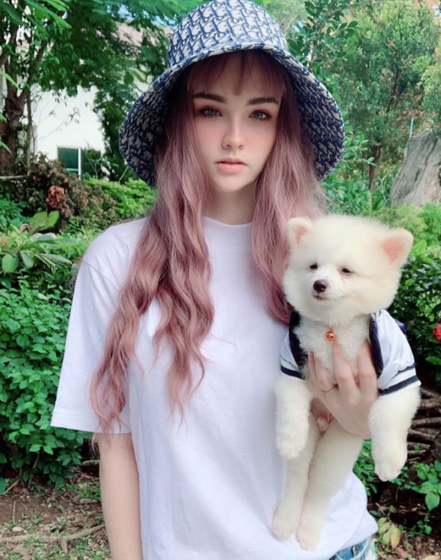 可能现在一说到女生整容很多人想到的都是各种"网红脸",可jessievard